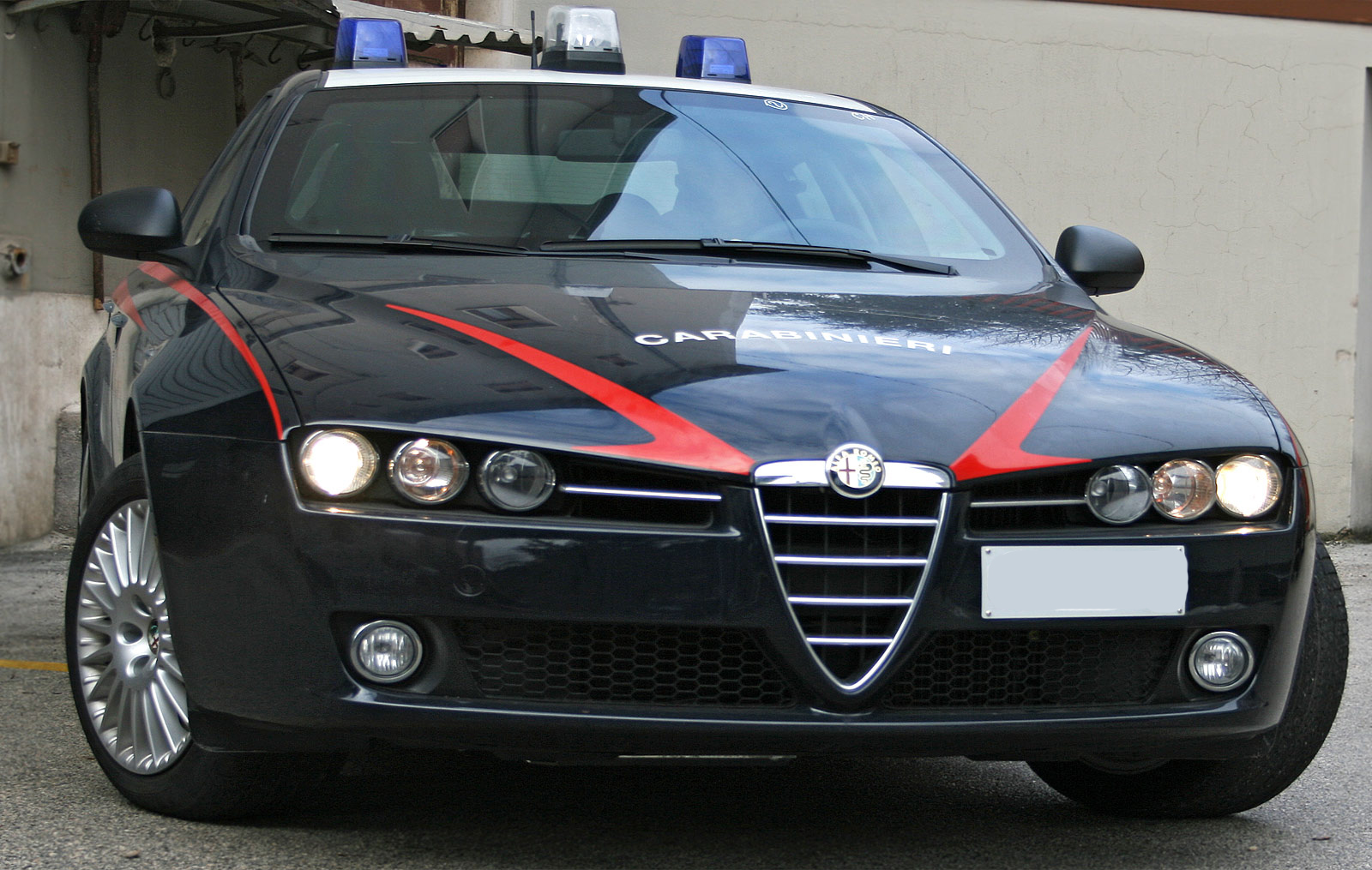 carabinieri arresto tentato omicidio femminicidio arresti domiciliari