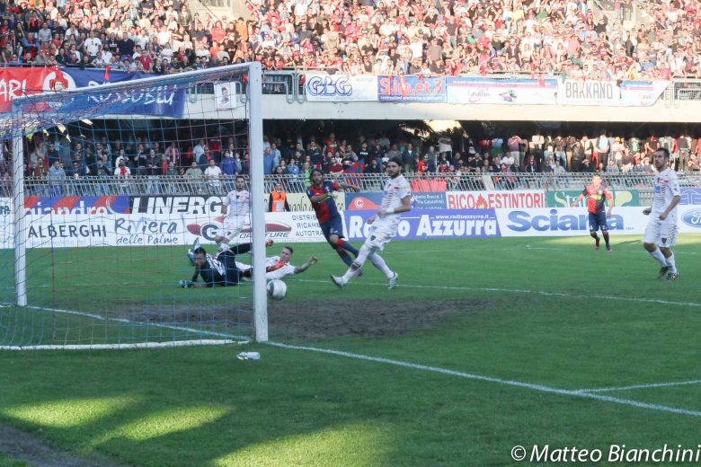21 maggio 2017. Samb-Lecce 1-1. Andata del secondo turno PlayOff. Il vantaggio rossoblù con Leo Mancuso al 2° minuto della ripresa. (Foto Matteo Bianchini).
