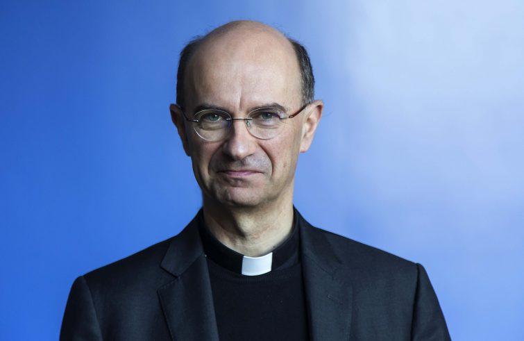 Monsignor Stefano Russo (Il Martino - ilmartino.it -)