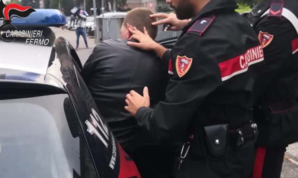 carabinieri fermo latitante arrestato in romania furto