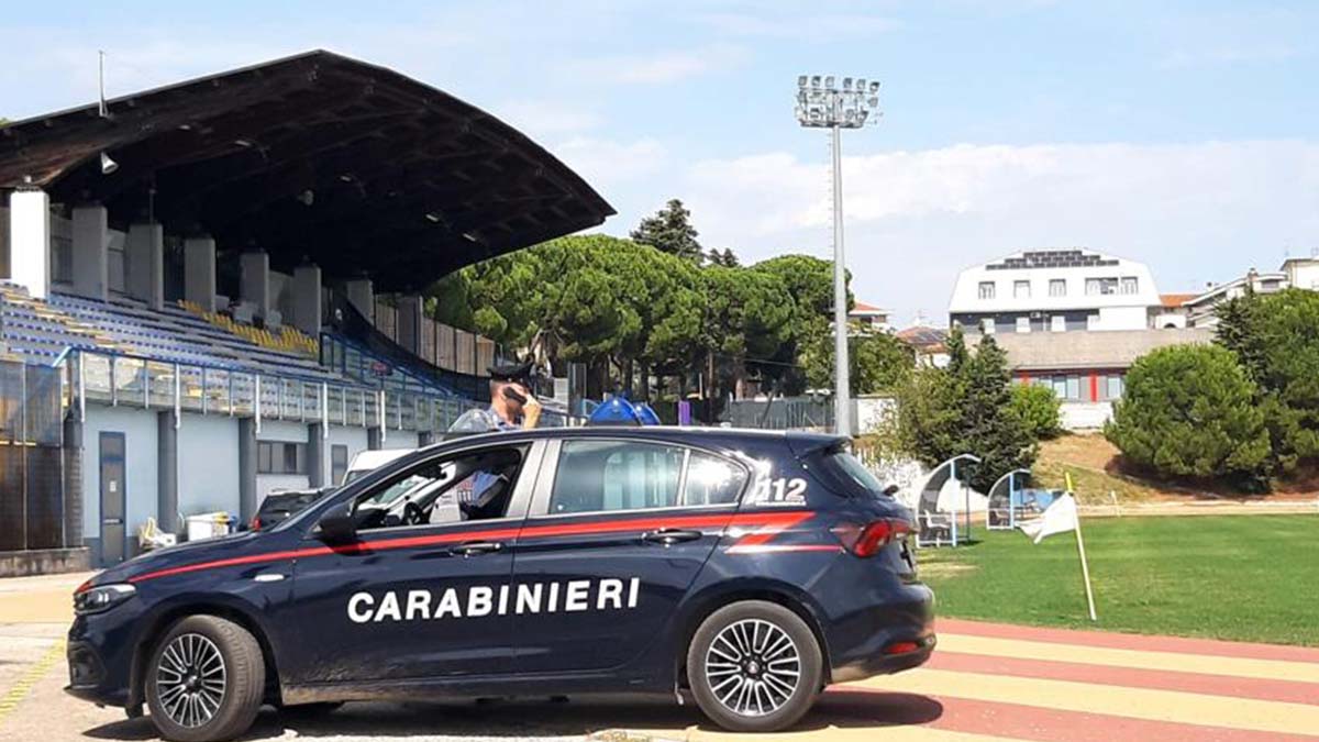 carabinieri stadio 112 daspo tifosi tafferugli scontri notaresco fano