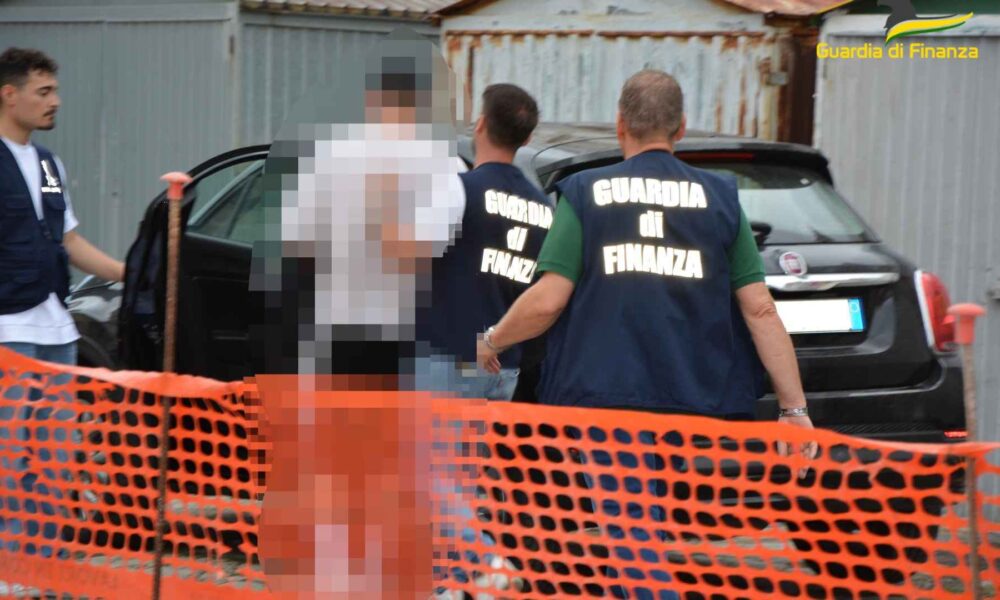 arresti gdf droga venduta via social roma pescara