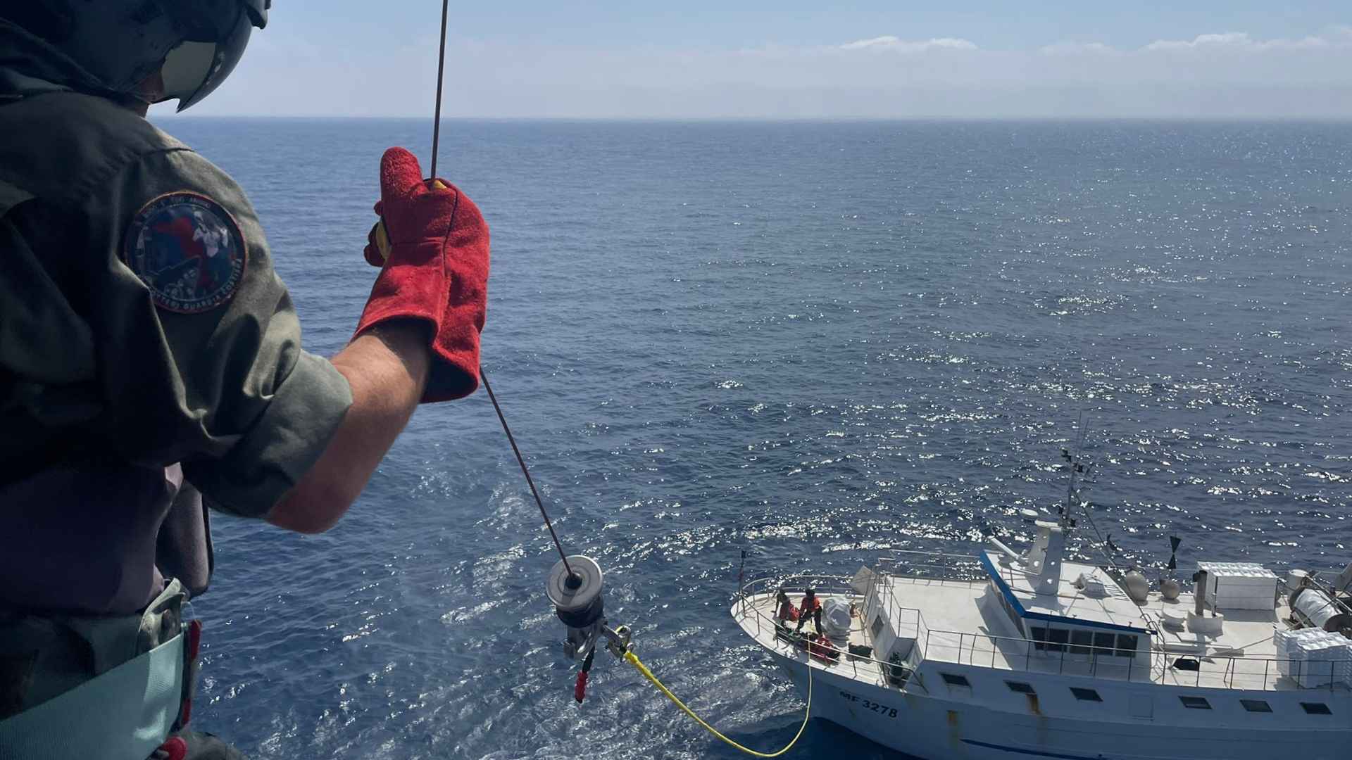 guardia costiera soccorso in mare acque internazionali malore pescatore 100 miglia pescara