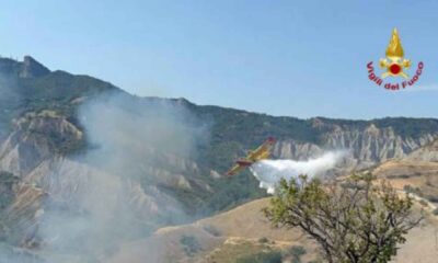 incendio ascoli colonnata vigili del fuoco canadair