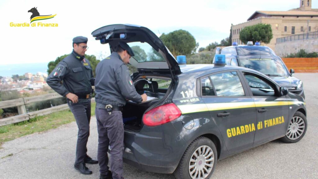 falso cieco a martinsicuro gdf guardia di finanza